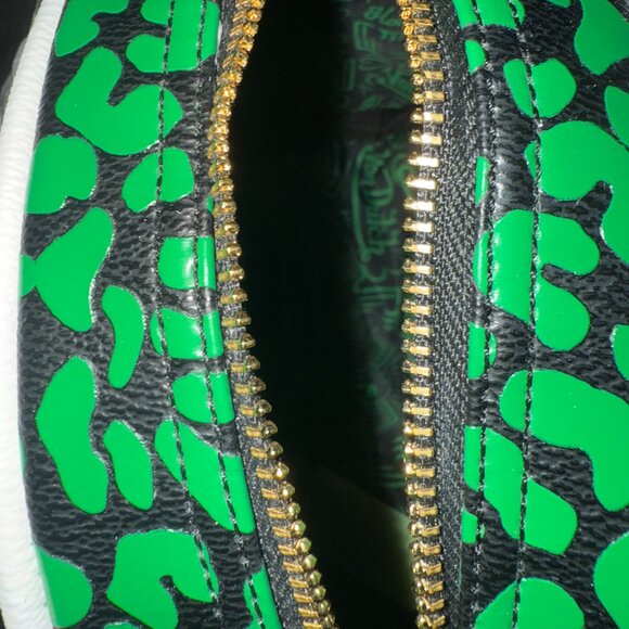 Von Dutch Lime Green Cheetah Print Bowling Crossbody Handbag NWT - Picture 5 of 8